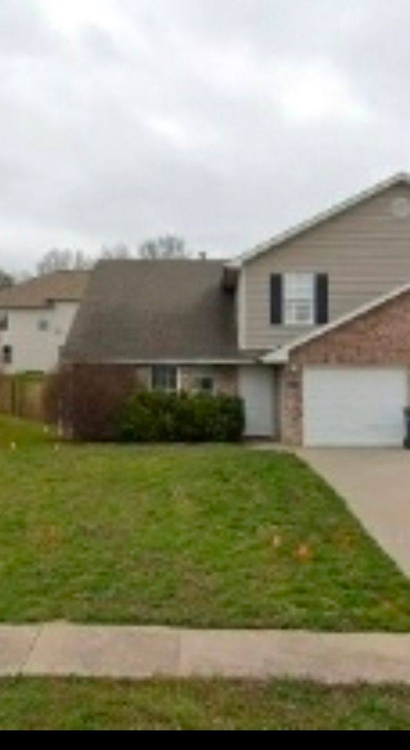Apartment for rent at 5505-5507 Volunteer Dr, Columbia, MO 65201