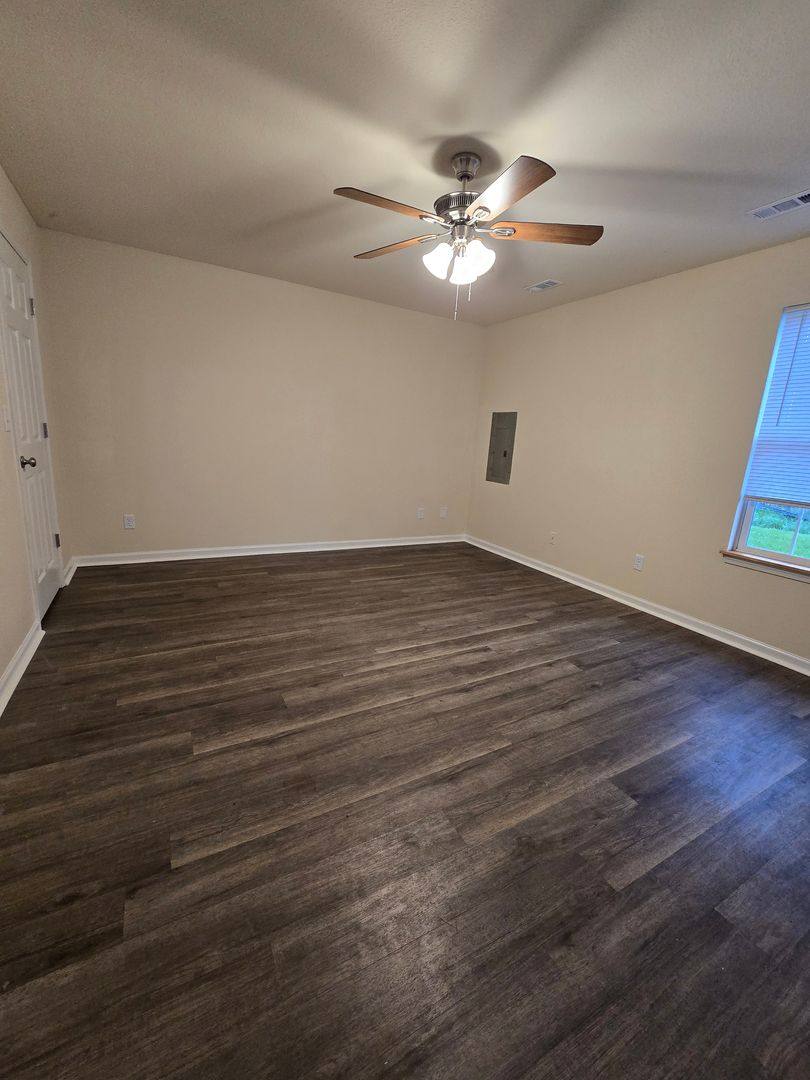 Apartment for rent at 5505-5507 Volunteer Dr, Columbia, MO 65201