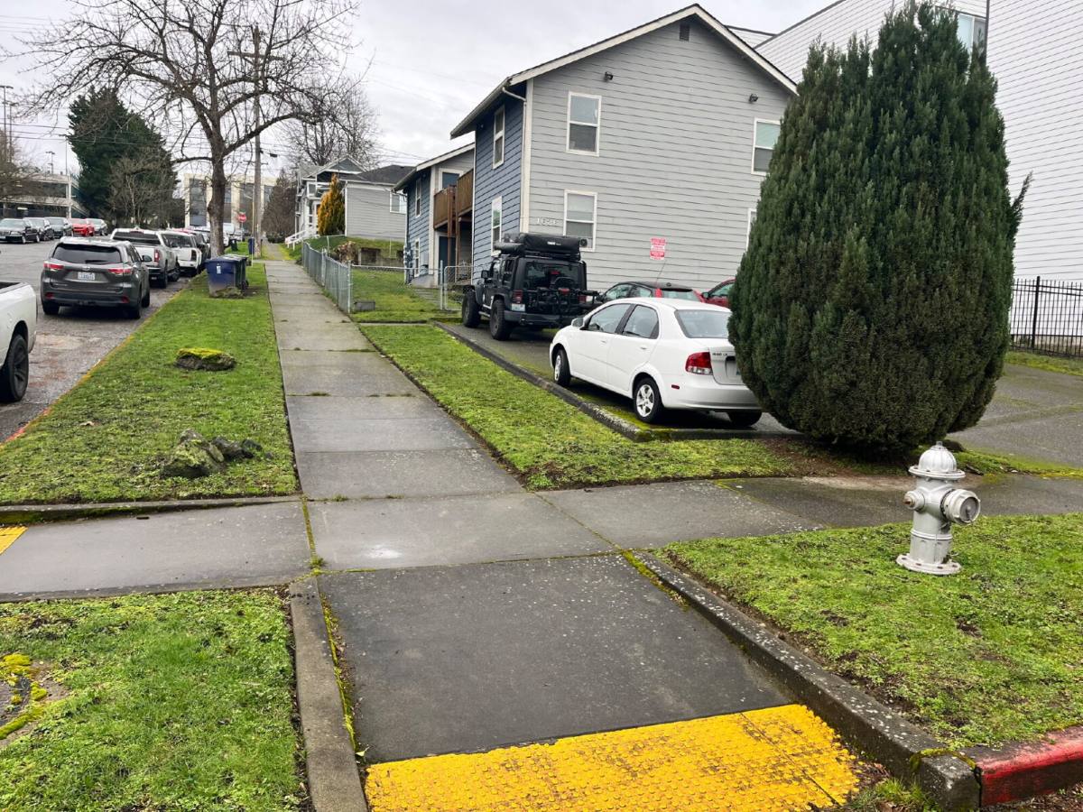 Apartment for rent at 1626 S G St #4, Tacoma, WA 98405