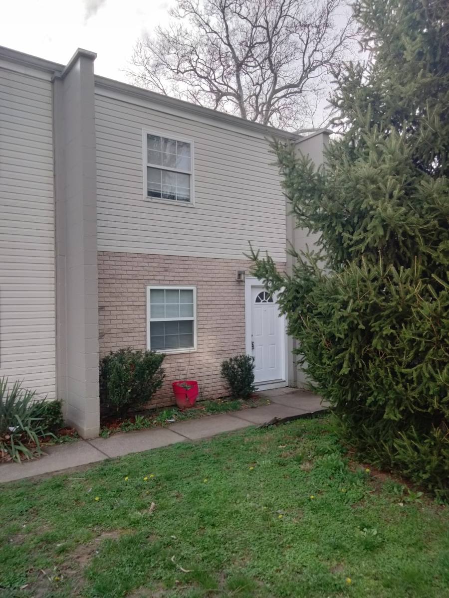 Townhouse for rent at 4 Poplar St #1, Cincinnati, OH 45216