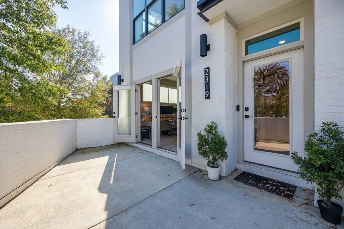 Townhouse for rent at 2319 Wesley Village Rd, Charlotte, NC 28208