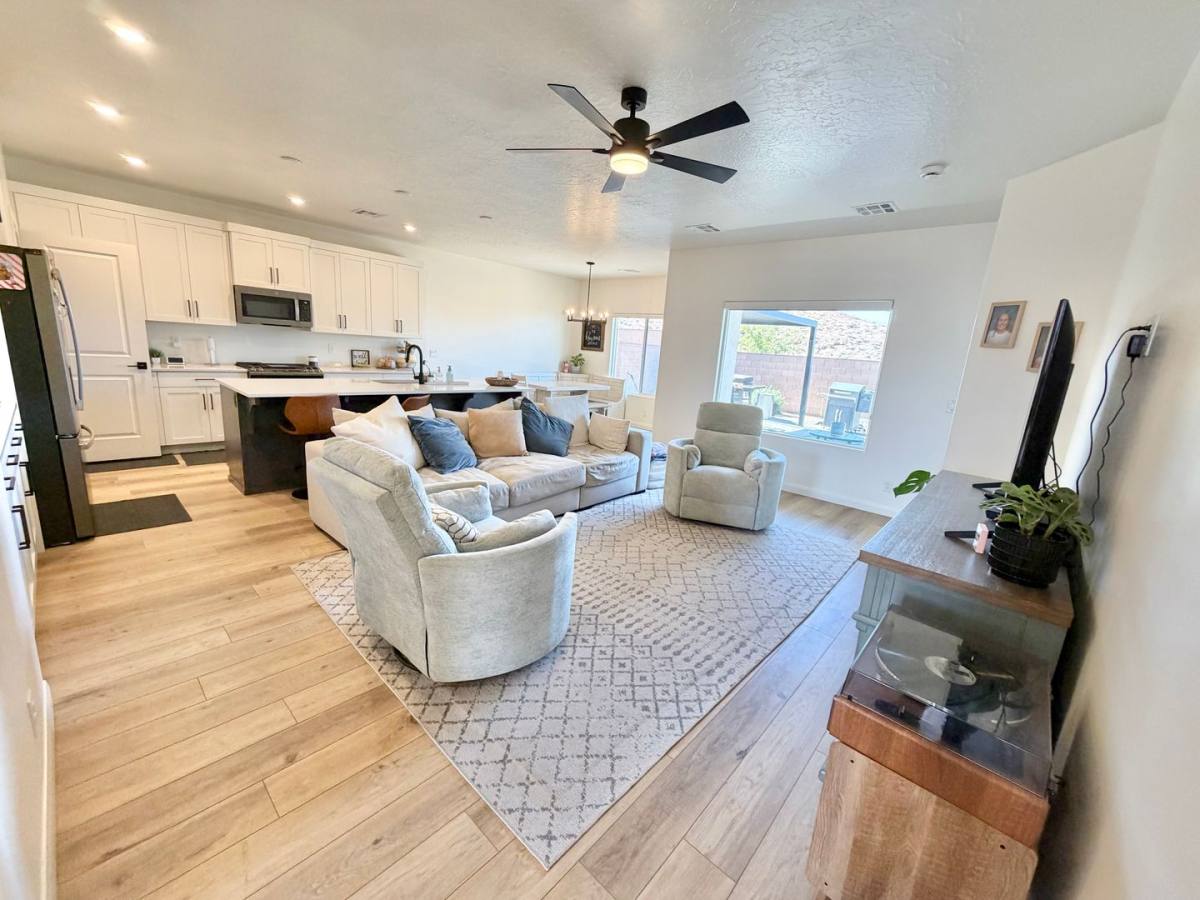 House for rent at 1436 E White Hollow Lane, Saint George, UT 84790