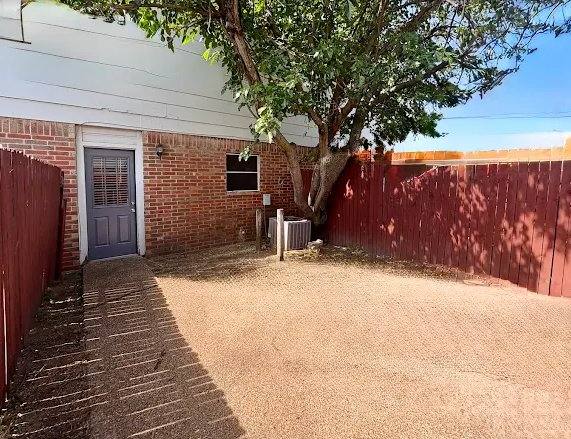 Townhouse for rent at 140 Slas Vegas Trail, Fort Worth, TX 76108