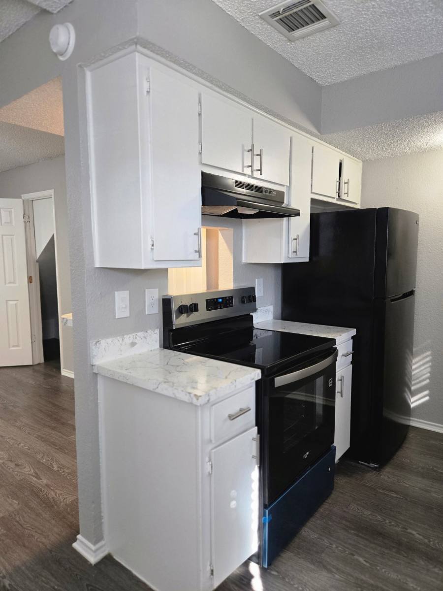 Townhouse for rent at 140 Slas Vegas Trail, Fort Worth, TX 76108