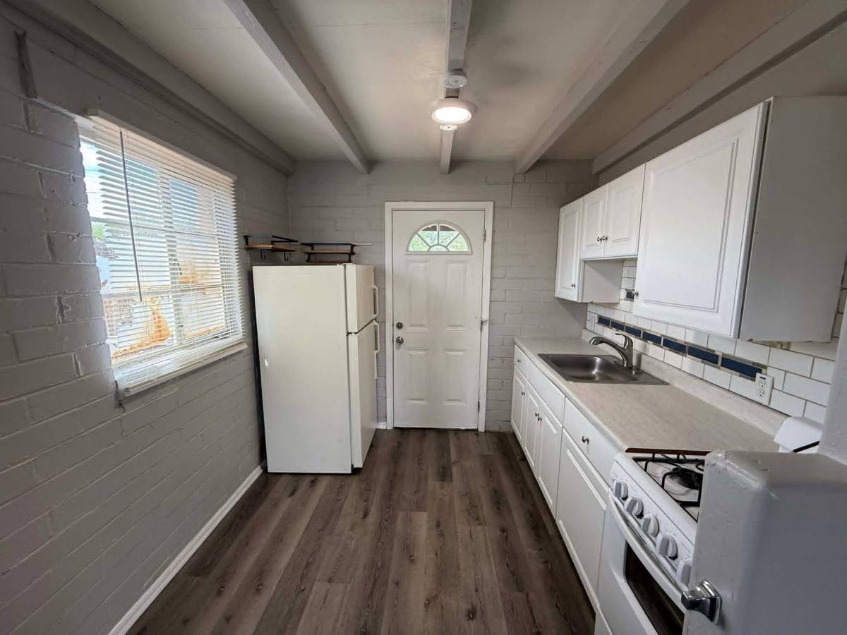 Townhouse for rent at 827 N Columbus Blvd, Tucson, AZ 85711