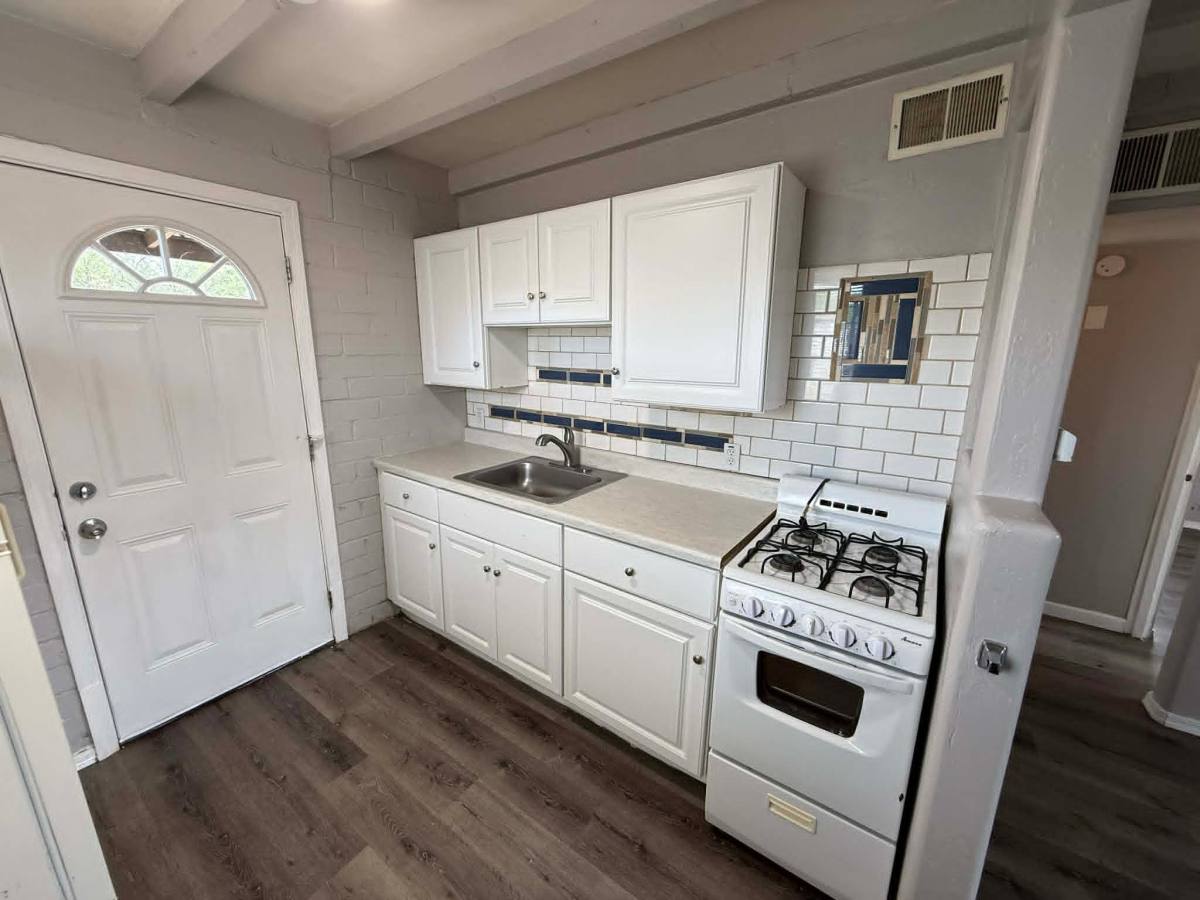 Townhouse for rent at 827 N Columbus Blvd, Tucson, AZ 85711