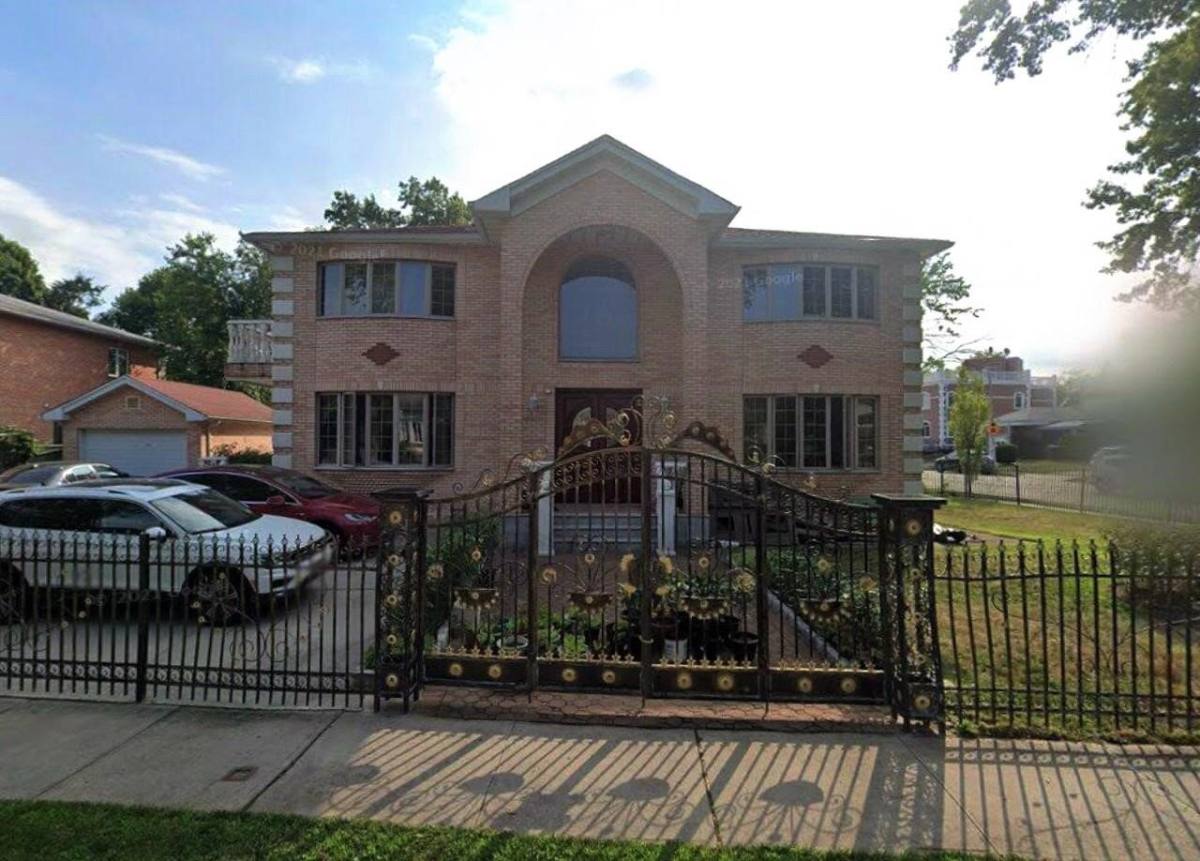 House for rent at 6606 251 St, Little Neck, NY 11362