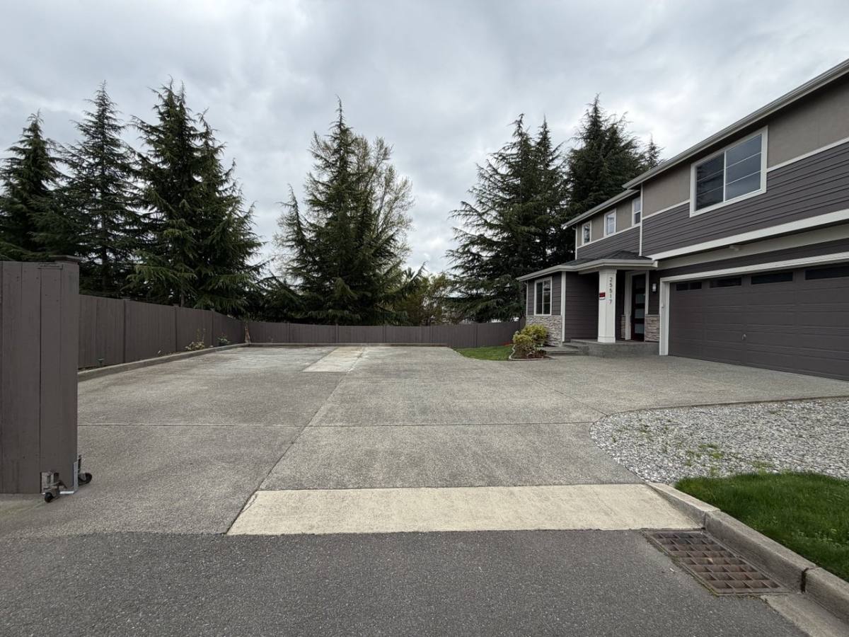 House for rent at 25517 158th Ave SE, Kent, WA 98042