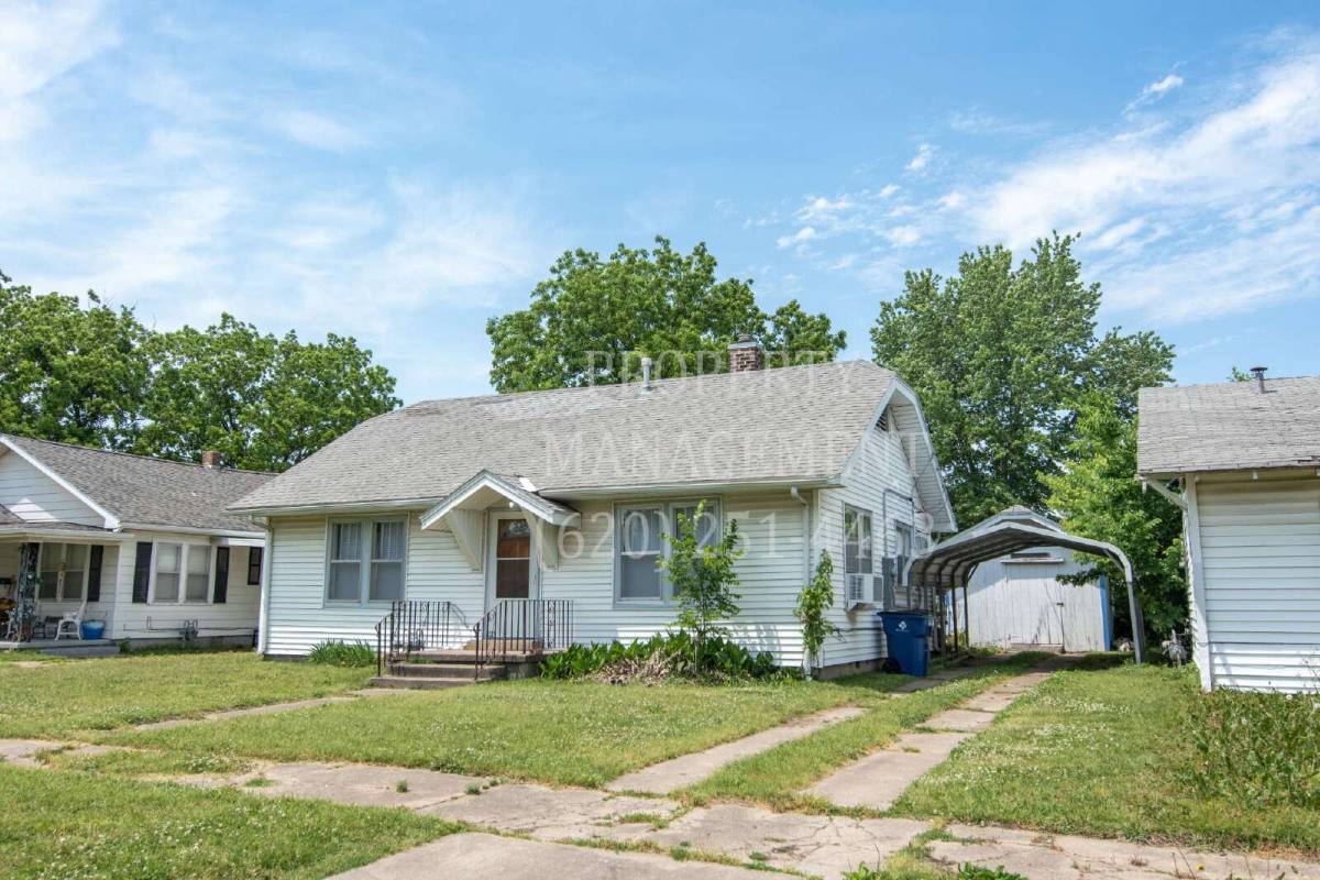 House for rent at 1318 W 6th St, Coffeyville, KS 67337