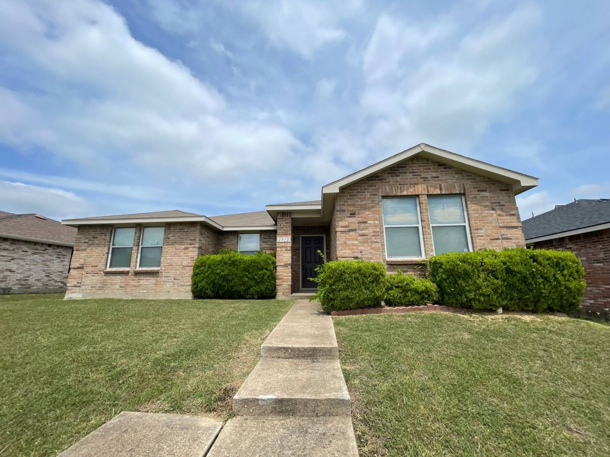 House for rent at 2912 Crimson Clover, Lancaster, TX 75134