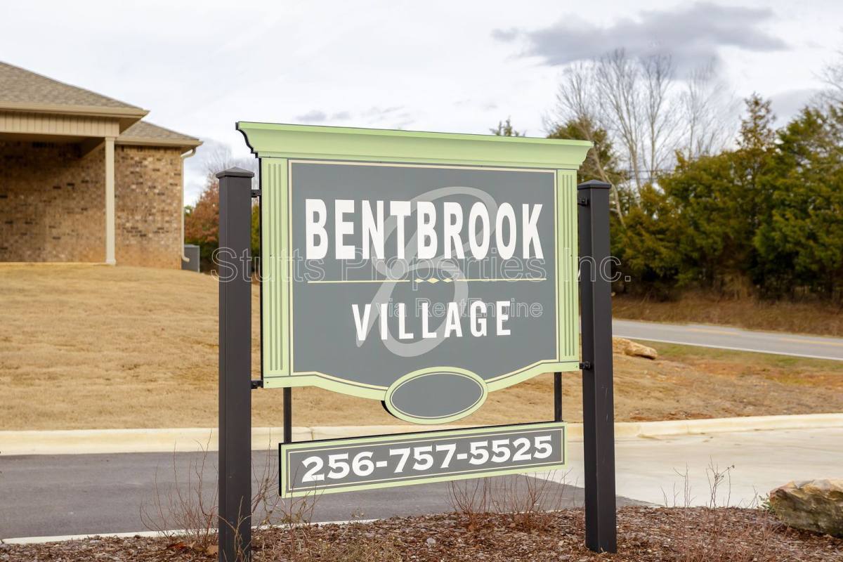 Apartment for rent at 208 Bentbrook Dr, Florence, AL 35630