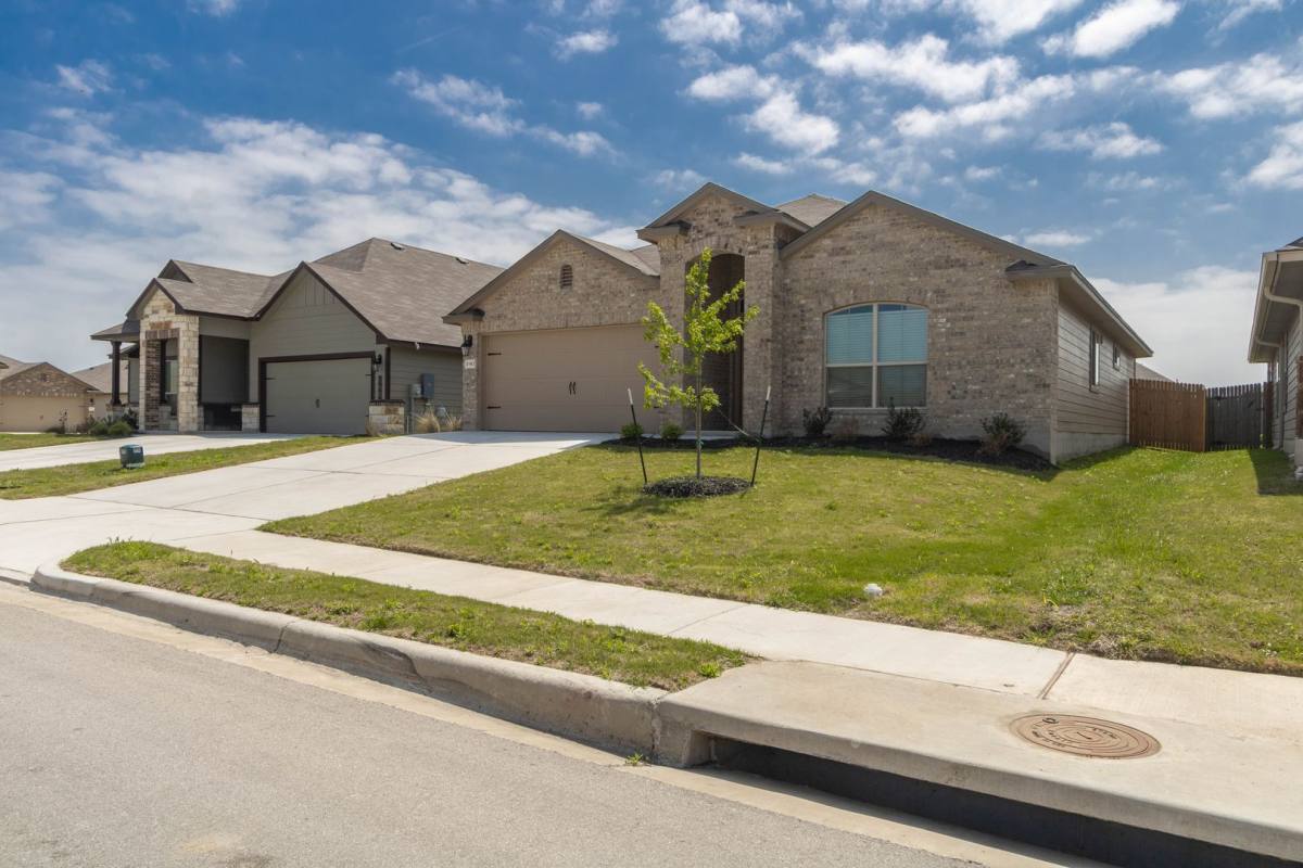 House for rent at 190 Beth Ann Loop, Taylor, TX 76574
