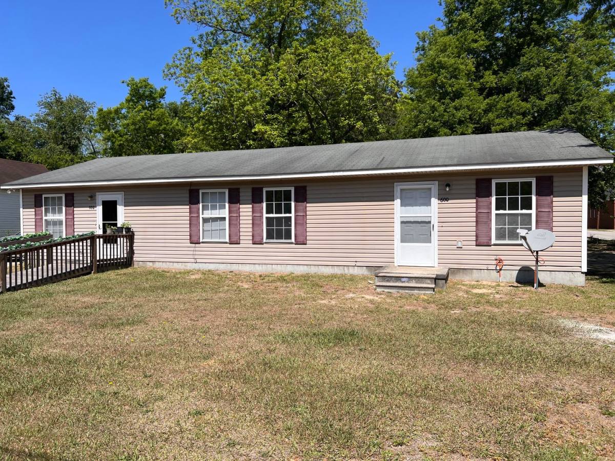 Apartment for rent at 600 W Broad St, Darlington, SC 29532