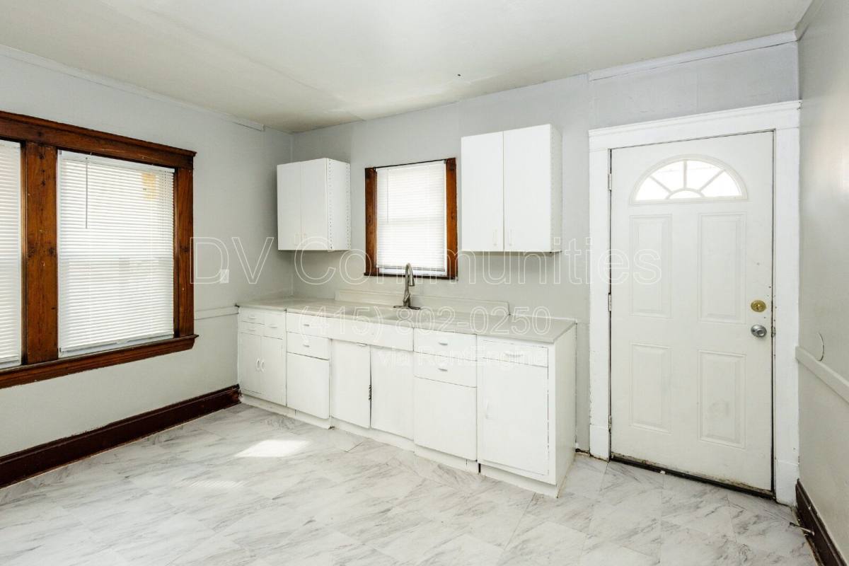 Apartment for rent at 3131 W 58th St #DOWN, Cleveland, OH 44102