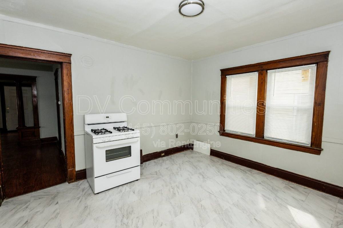 Apartment for rent at 3131 W 58th St #DOWN, Cleveland, OH 44102