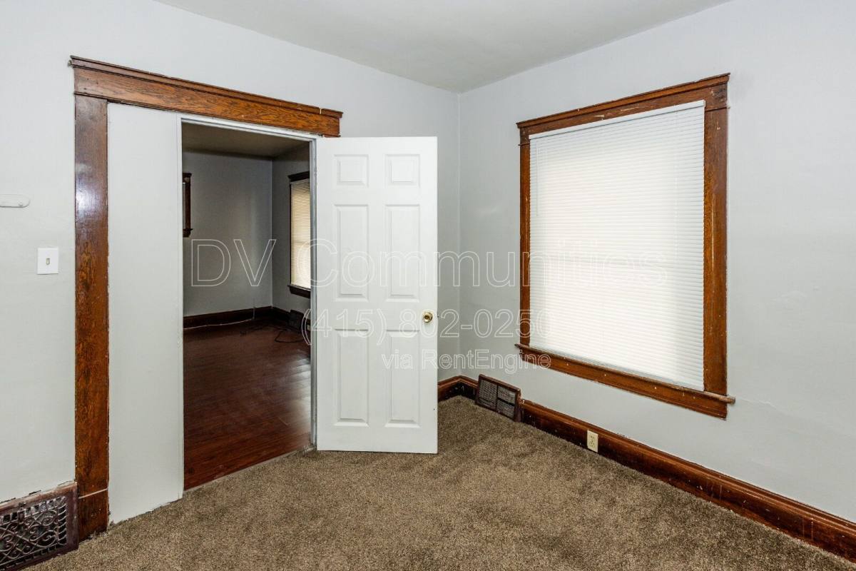 Apartment for rent at 3131 W 58th St #DOWN, Cleveland, OH 44102