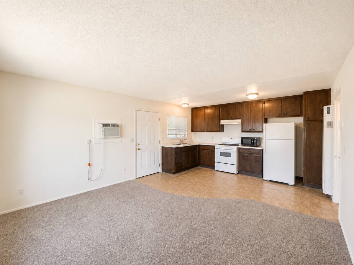 Apartment for rent at 45442 10th St W, Lancaster, CA 93534