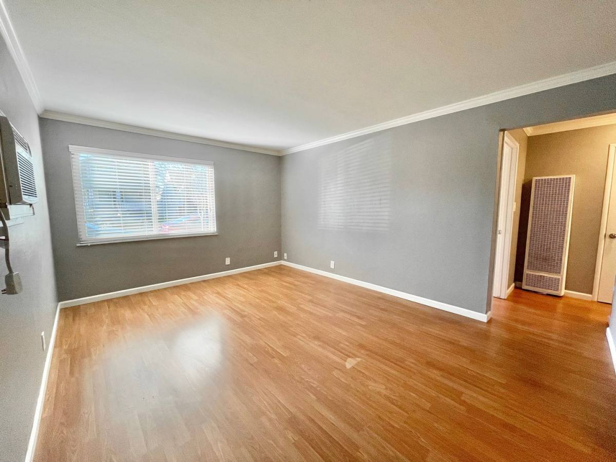 Apartment for rent at 2415 T St, Sacramento, CA 95816