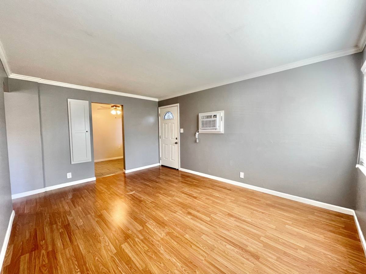 Apartment for rent at 2415 T St, Sacramento, CA 95816
