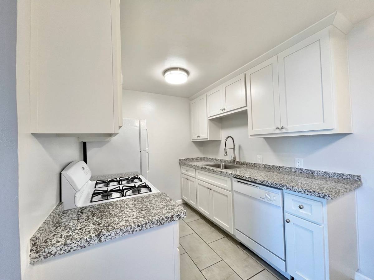 Apartment for rent at 2415 T St, Sacramento, CA 95816