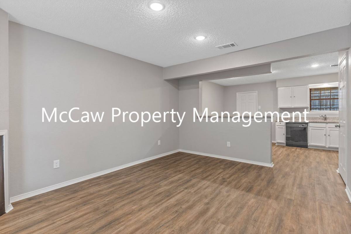 210 Rolston Rd #4, Irving, TX 75060 - Apartment for Rent - Image 5