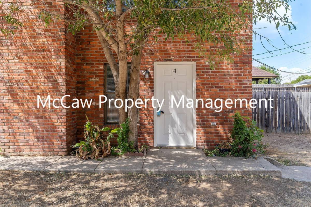 210 Rolston Rd #4, Irving, TX 75060 - Apartment for Rent - Image 2