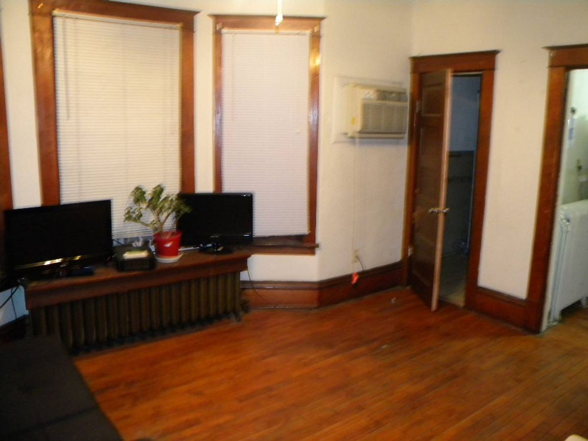 Apartment for rent at 1099 15th Ave SE, Minneapolis, MN 55414