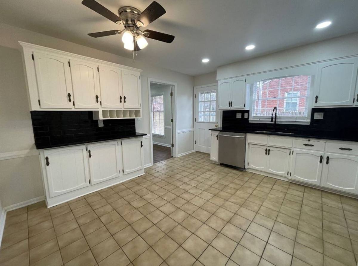 Apartment for rent at 10806 Dartford Place, Louisville, KY 40243