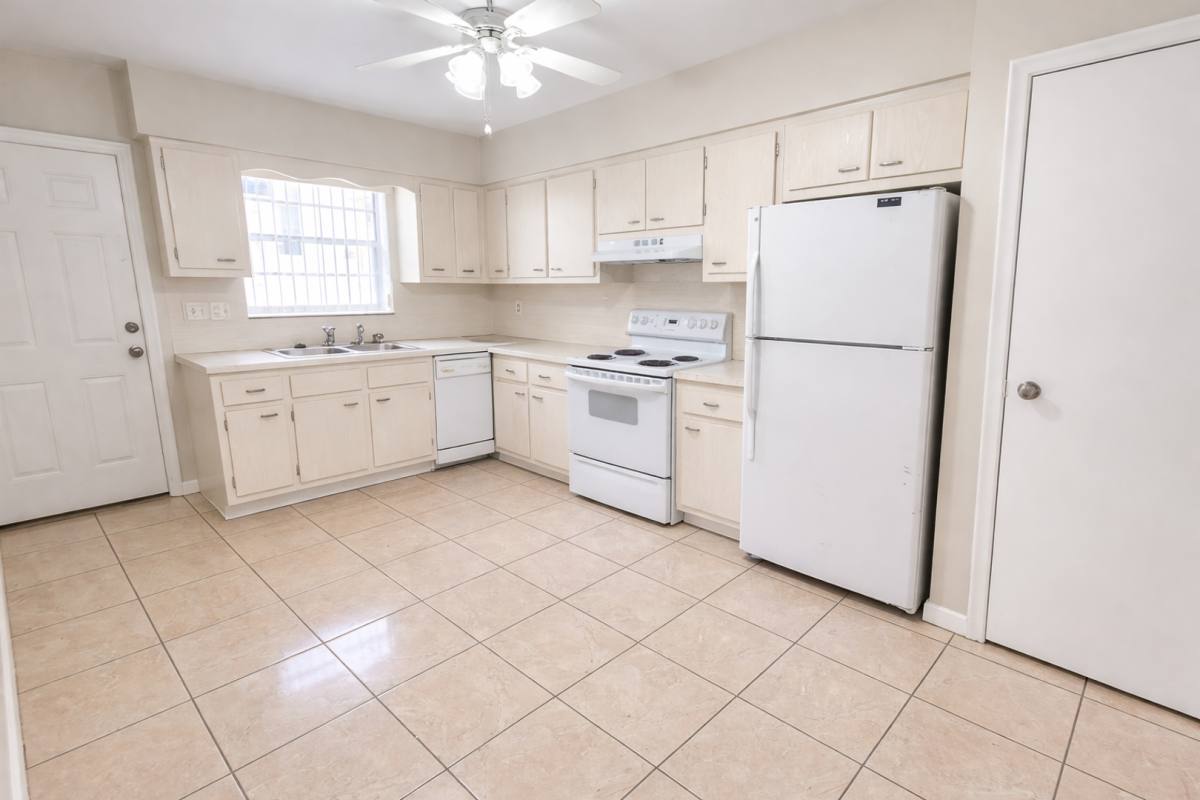 Apartment for rent at 3705 - 3711 Tyler St, Hollywood, FL 33021