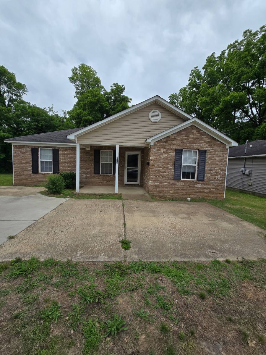House for rent at 216 Simms St, Jackson, TN 38301