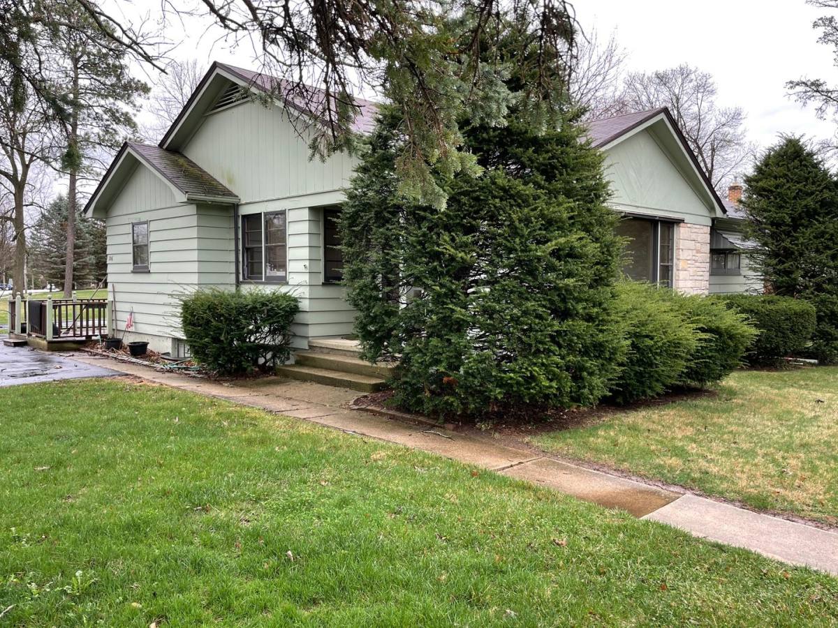 House for rent at 106 Highland Ave, Hartland, WI 53029