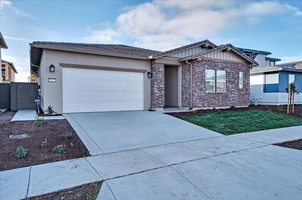 House for rent at 5937 Lakestone Dr, Sacramento, CA 95835