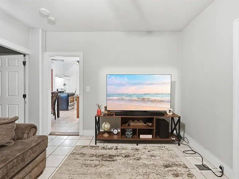 Apartment for rent at 25 E St #1, North Grafton, MA 01536
