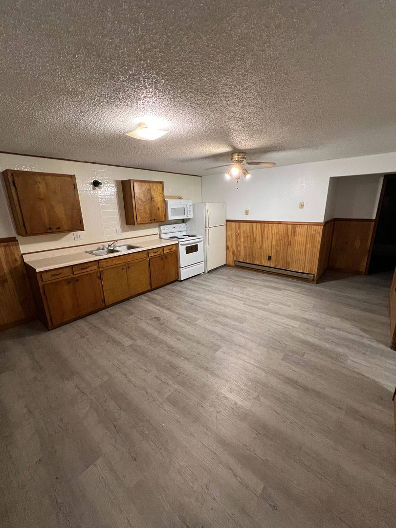 Apartment for rent at 321 W Walnut St, Bolivar, MO 65613