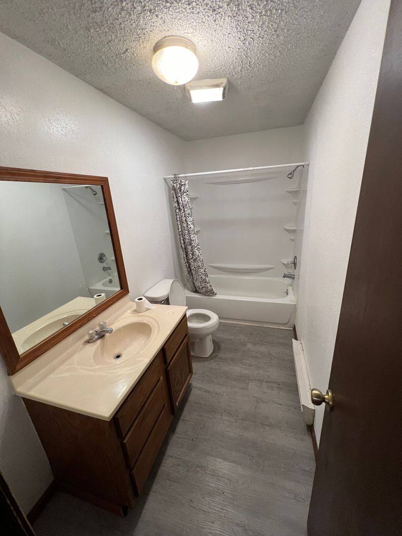 Apartment for rent at 321 W Walnut St, Bolivar, MO 65613