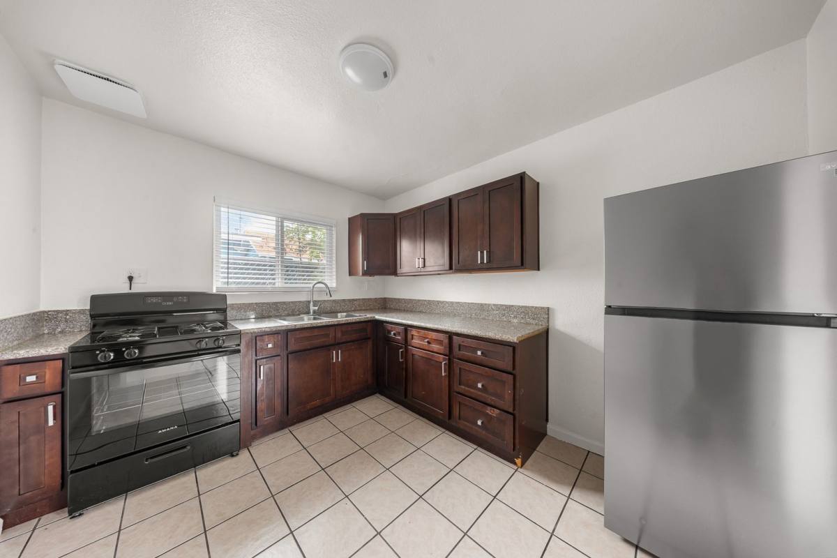 Apartment for rent at 1370 Gaviota Ave, Long Beach, CA 90813