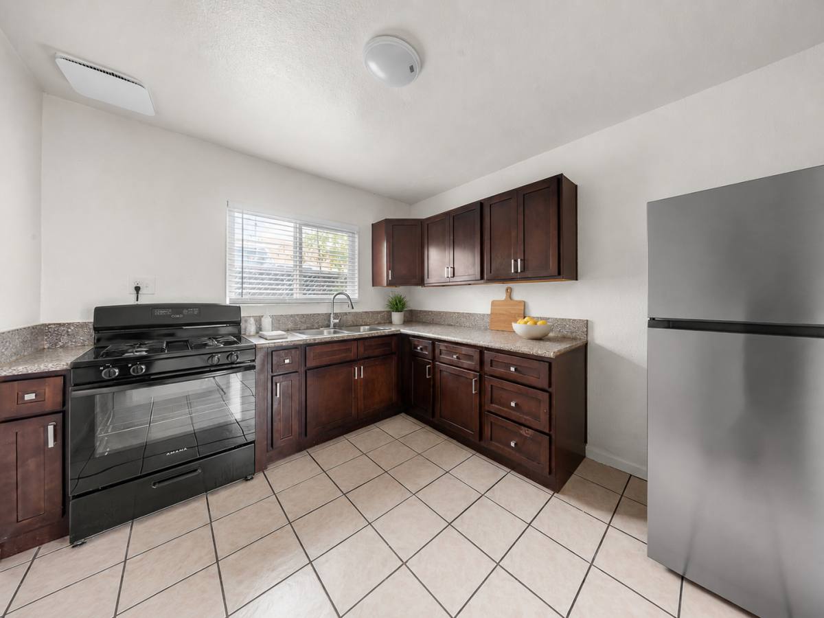 Apartment for rent at 1370 Gaviota Ave, Long Beach, CA 90813