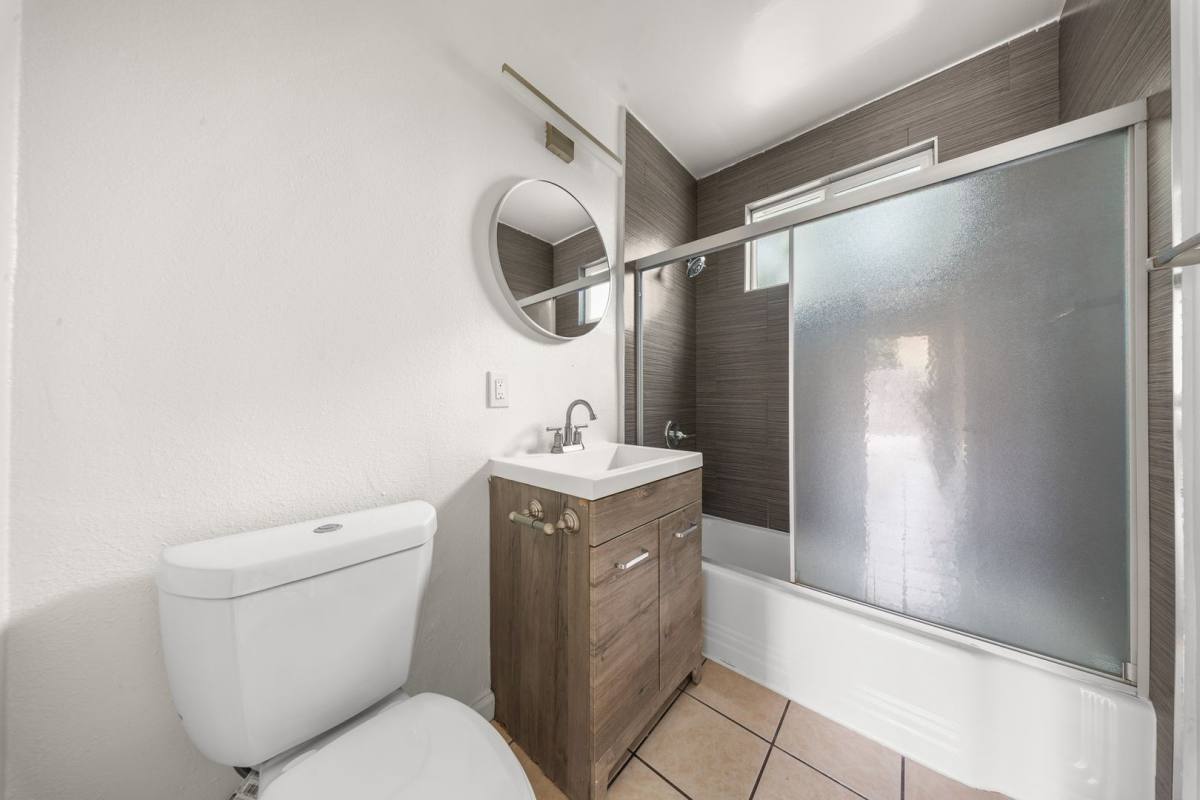 Apartment for rent at 1370 Gaviota Ave, Long Beach, CA 90813