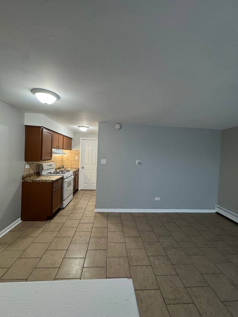Apartment for rent at 620-628 Sibley Blvd, Calumet City, IL 60409