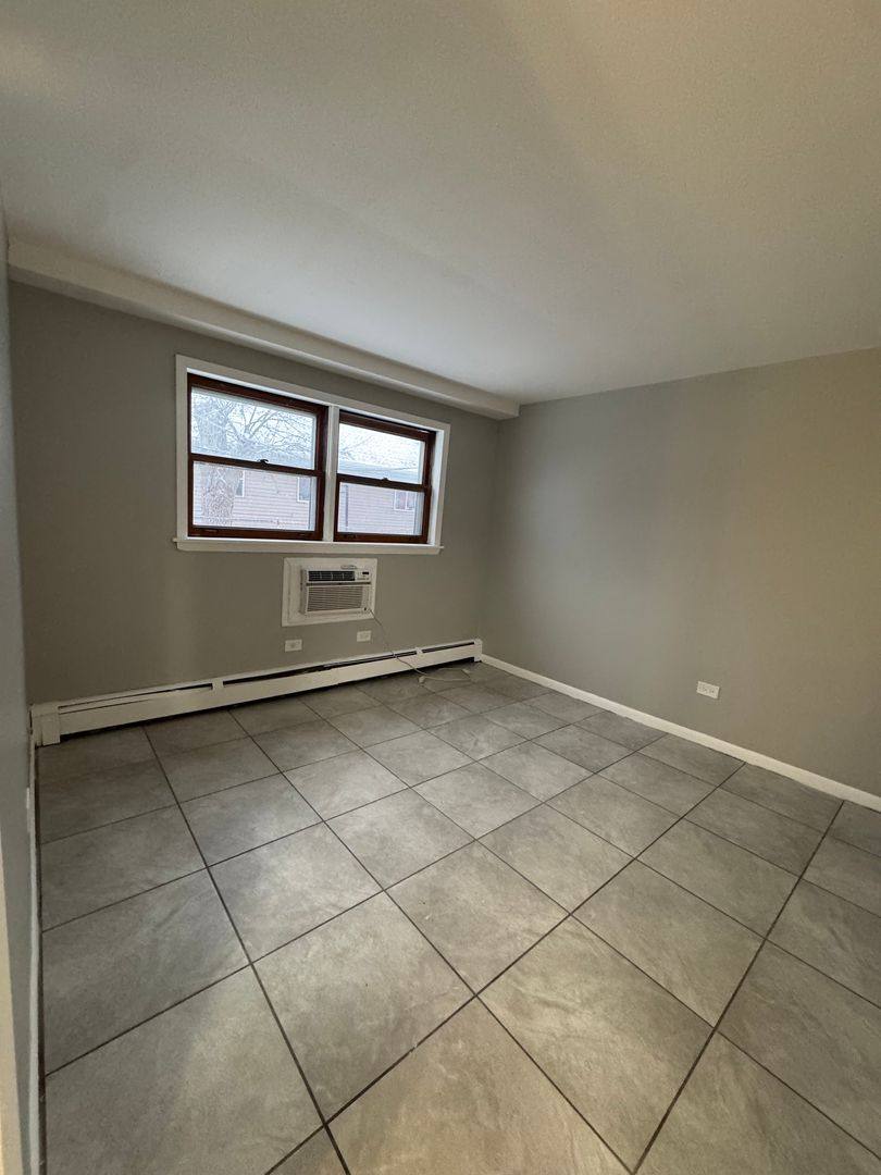 Apartment for rent at 620-628 Sibley Blvd, Calumet City, IL 60409