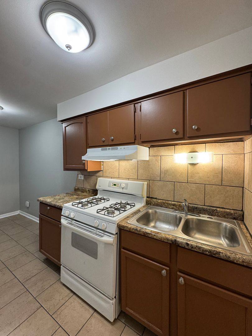 Apartment for rent at 620-628 Sibley Blvd, Calumet City, IL 60409