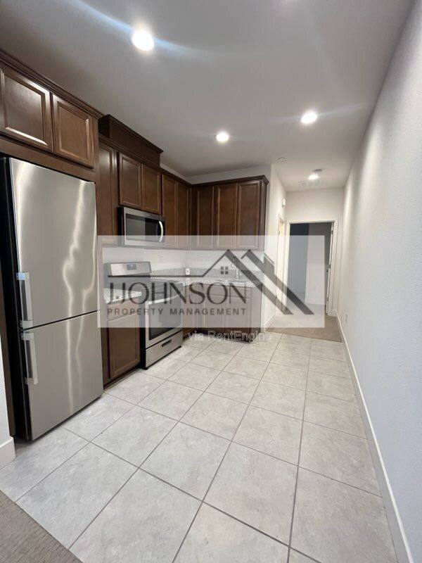 Apartment for rent at 262 E Natasha Ave, Tracy, CA 95391