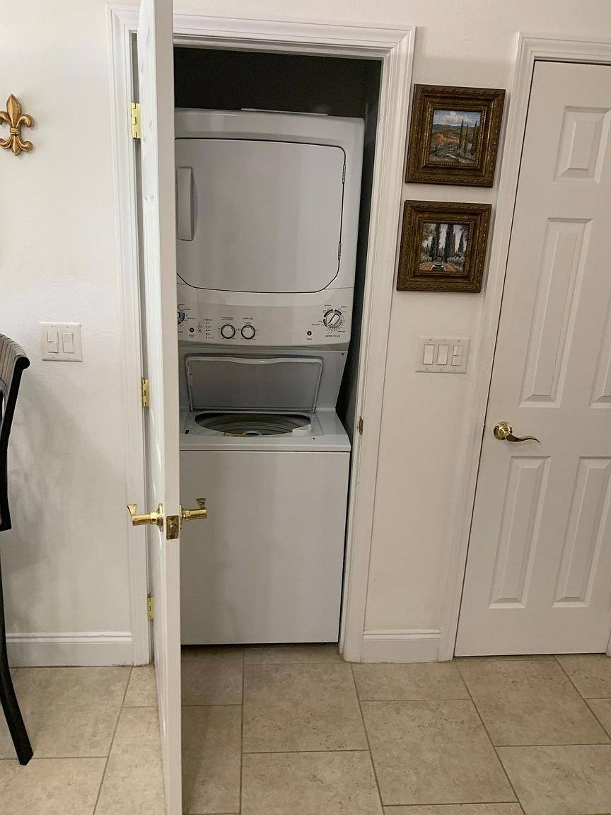 Apartment for rent at 411 W Intendencia St, Pensacola, FL 32502