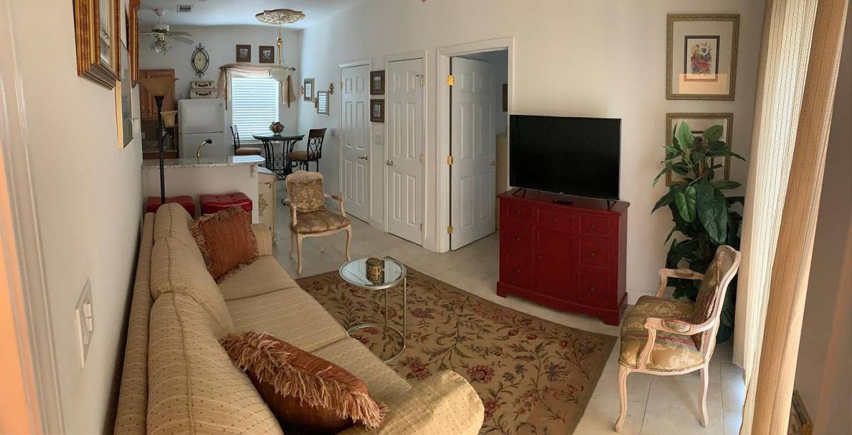 Apartment for rent at 411 W Intendencia St, Pensacola, FL 32502