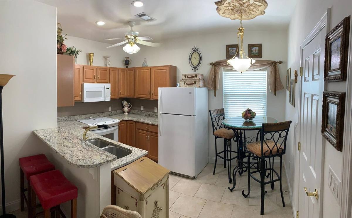 Apartment for rent at 411 W Intendencia St, Pensacola, FL 32502