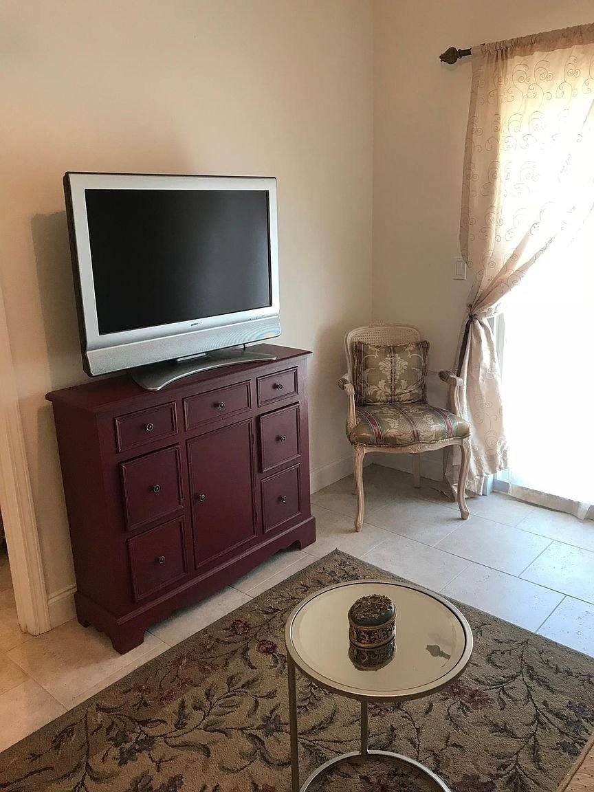 Apartment for rent at 411 W Intendencia St, Pensacola, FL 32502