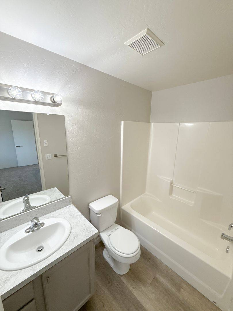 Apartment for rent at 5513-5515-5517-5519 N Hills Dr, Klamath Falls, OR 97603