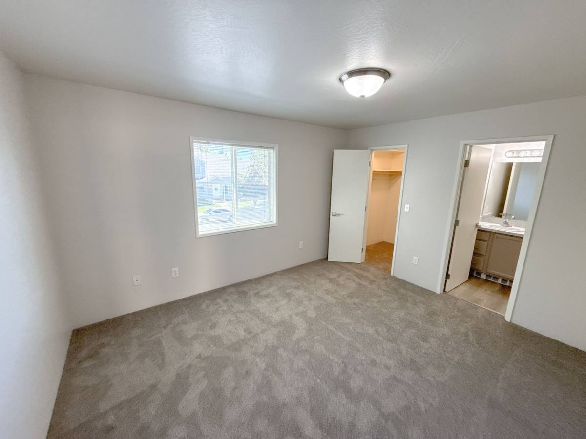 Apartment for rent at 5513-5515-5517-5519 N Hills Dr, Klamath Falls, OR 97603