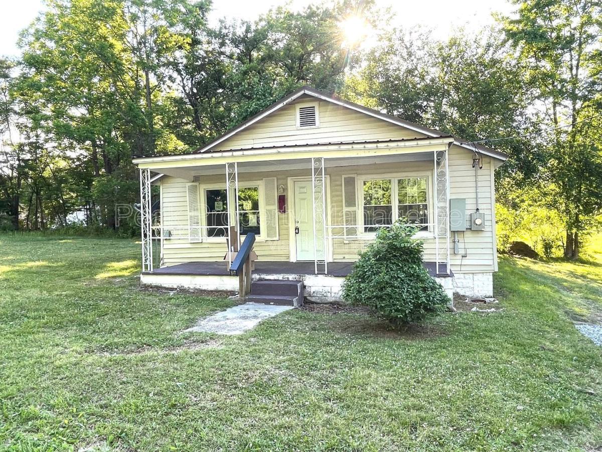 House for rent at 509 Stokes St, Blackstone, VA 23824