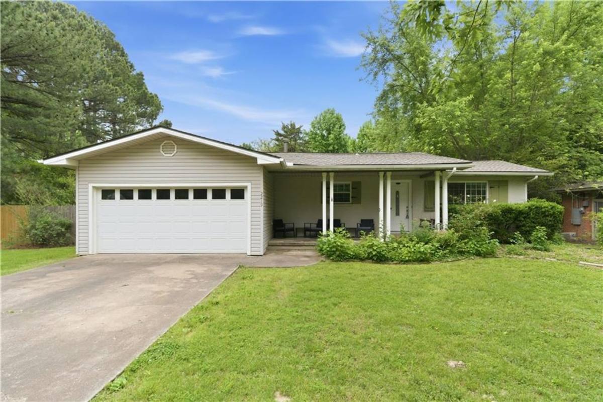 House for rent at 2219 W Ora Dr, Fayetteville, AR 72701